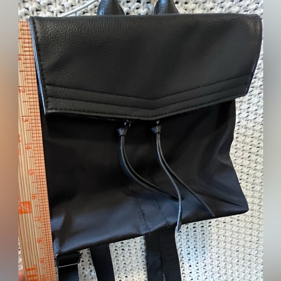 Botkier New York Black Trigger Backpack Purse, Multifunction Bag - Picture 10 of 13